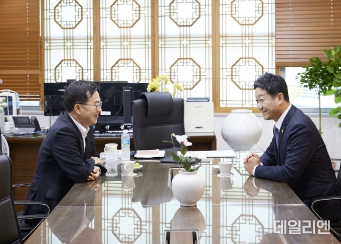 경기도의회 김진경 의장, 김동연 지사와 ‘깜짝 회동’