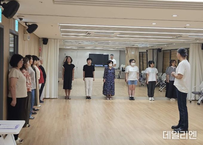 8월부터 운영을 시작한 광명시 인생플러스센터 하반기 과정의 교육 현장 사진.