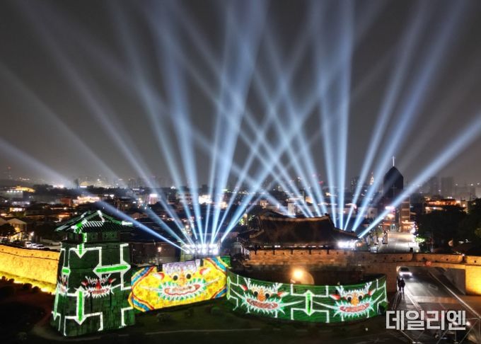빛으로 가득한 ‘수원화성 미디어아트’를 특별하게 즐겨보세요