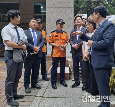 경기도의회 더불어민주당 대표단, 부천 호텔 화재 현장 방문