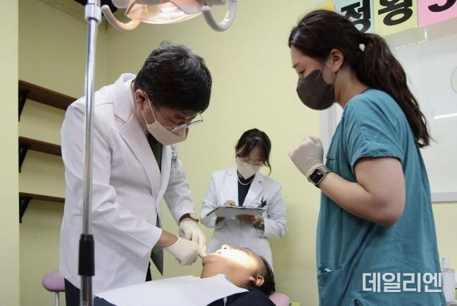 서울대학교치과병원, 시흥시 의료취약계층에 '찾아가는 치과 진료소' 진행