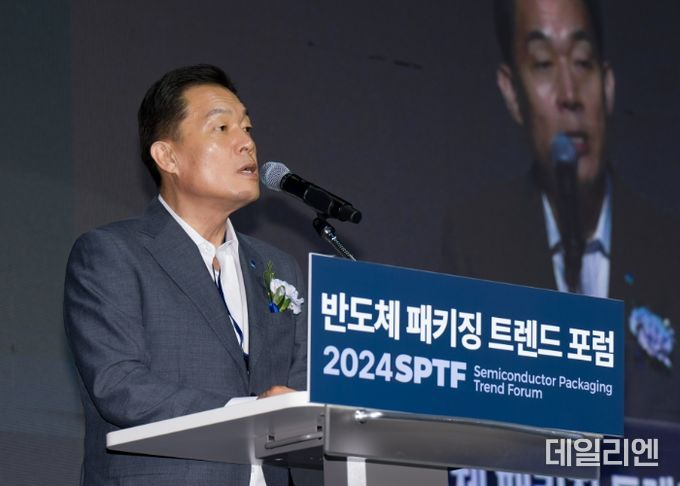이재준 수원시장이 인사말을 하고 있다.