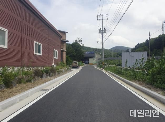 기흥구 청덕동 439번지 일원 마을안길에 도시계획도로가 개설된 모습