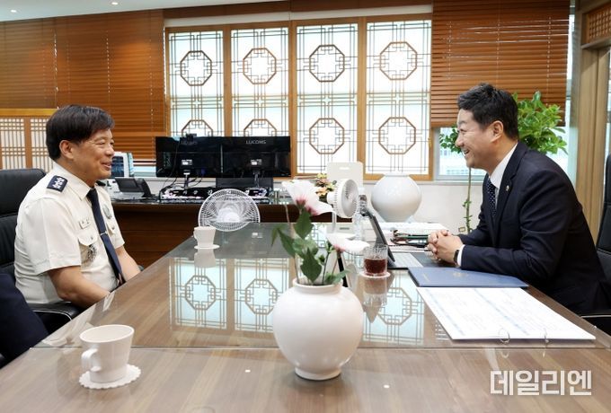 경기도의회 김진경 의장, 30일 조선호 경기도 소방재난본부장 접견 부천 호텔화재 등 대형 화재사고 예방활동 강화 당부