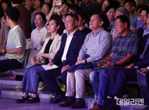 수원특례시의회, 수원시립합창단 잔디밭 음악회 참석