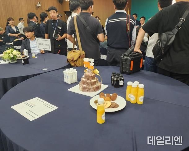 경기도의회 유호준 의원, 1회용품으로 가득찬 경기도의회 개원기념식 '1회용품 관련 조례 무시, 의회특권 아냐'
