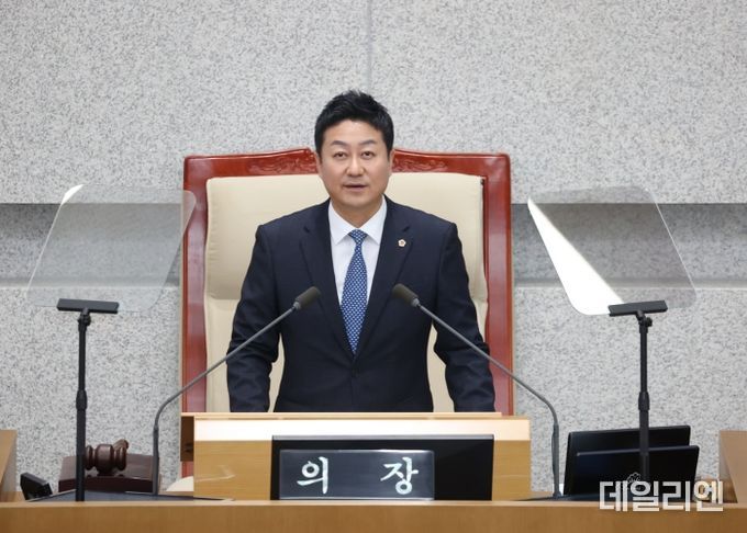 경기도의회 김진경 의장 “의회-집행부 ‘협치의 틀’ 정비해 민생문제 해결해야”...제377회 임시회 제1차 본회의 개회사