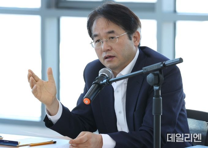 간부회의에서 발언 중인 이동환 고양특례시장