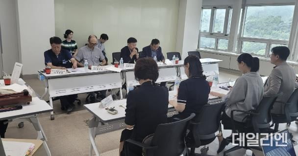 용인특례시는 5일 생활임금심의위원회 를 열고 내년 생활임금 시급을 1만1670원으로 최종 결정했다.