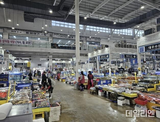 수원시 농수산물도매시장 수산동 전경.