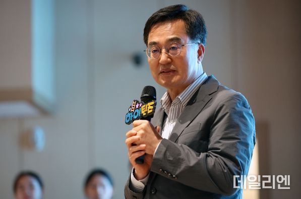 7일 오후 경기도인재개발원 대강당에서 열린 2024 경기 청소년 사다리 하이틴즈에서 김동연 경기도지사가 마무리말씀을 하고 있다.