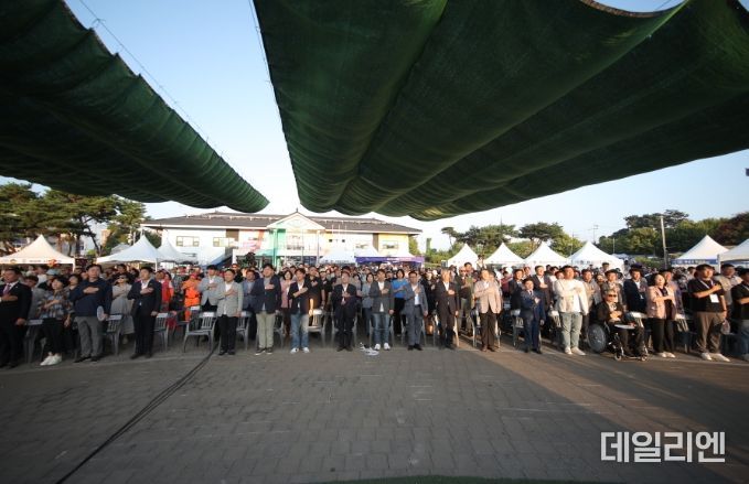 송산포도축제에 참석한 화성시의회 의원 단체