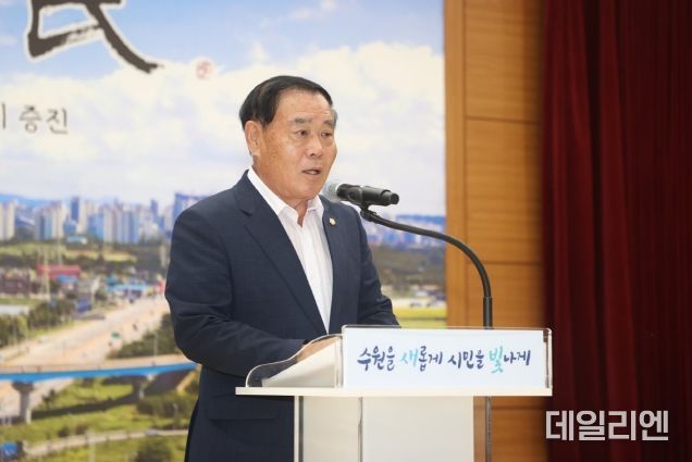 수원특례시의회, 2024년 권선구 은빛 어르신 노래자랑 격려