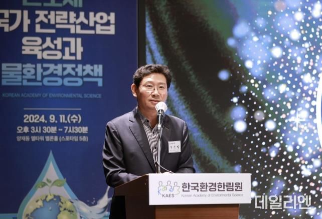 이상일 용인특례시장은 11일 오후 서울 서초구 양재동 엘타워 멜론홀에서 열린 제65차 환경리더스포럼에 참석했다.