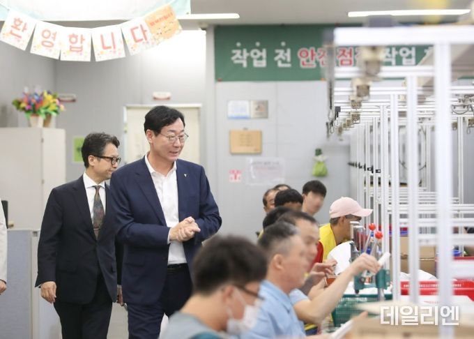 정명근 시장, 추석 명절 맞이 사회복지시설 방문