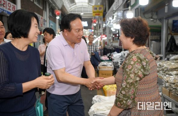 이권재 오산시장 사랑으로 나누는 장보기 행사 가져