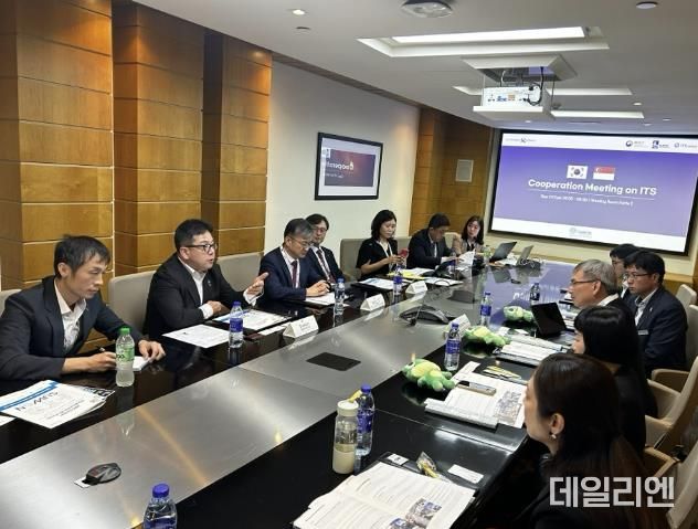 김현수 제1부시장(왼쪽 2번째)이 회담에서 발언하고 있다.