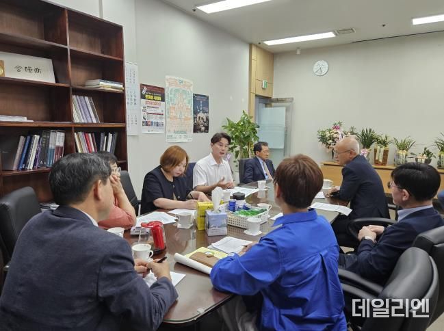 황대호 위원장, 조미자 부위원장, 전자영 경기도의원 방문 사진