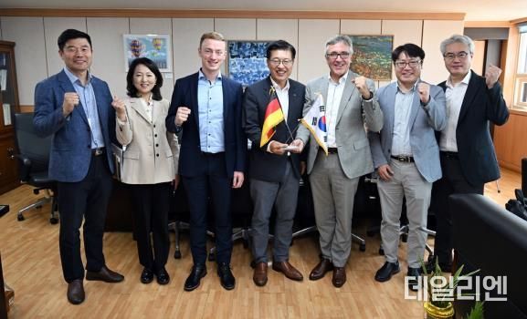 안산시, 獨 아헨공대 토마스 그리스 교수와 미래산업 육성책 논의
