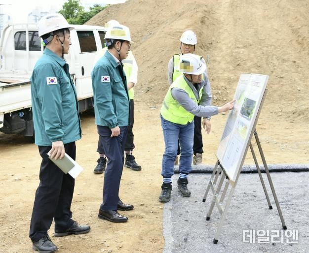 수원시 영통구 박사승 구청장, - 『인덕원~동탄선』복선전철 제8공구 11번 환기구 공사 현장 점검