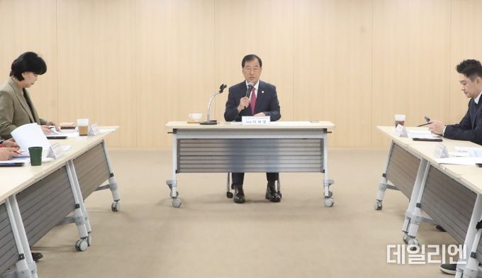 경기도의회 미래과학협력위원회, 경기도 행정 시스템 AI적용 방안 연구 착수 보고회 개최