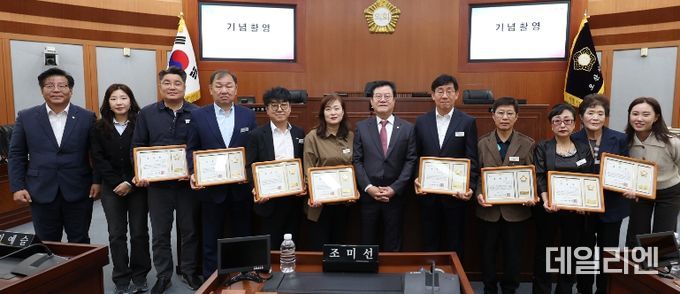 오산시의회, 제36회 시민의 날 기념 유공자 시상 제공=오산시의회