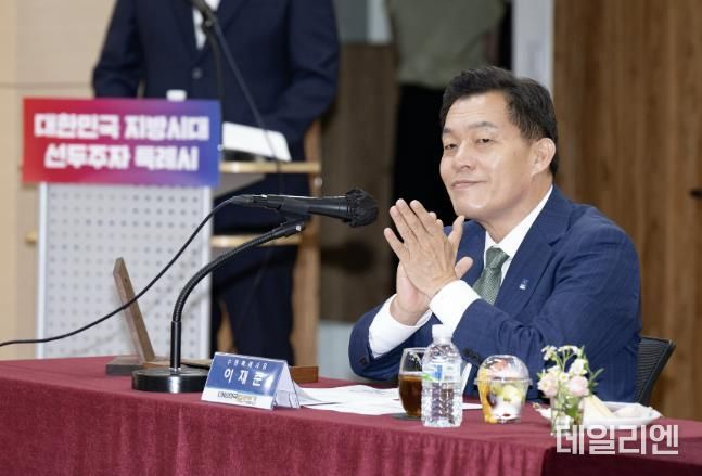 대한민국특례시시장협의회 대표회장 이재준 수원시장이 지난 6월 열린 ‘대한민국특례시시장협의회 2024년 상반기 정기회의’에서 발언하고 있다.