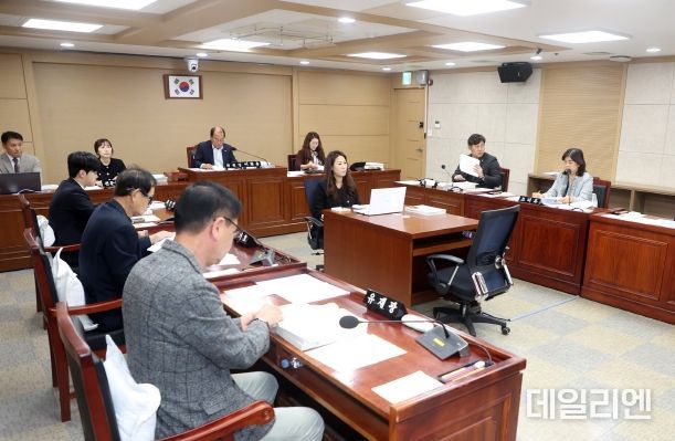 수원특례시의회 도시미래위원회, 조례안 등 안건심사