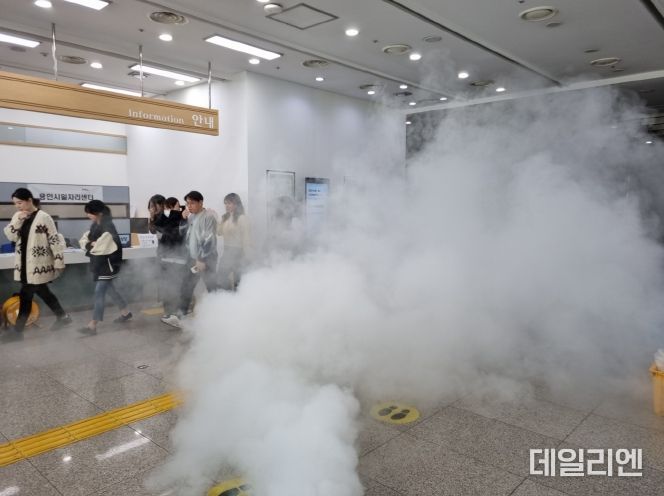 용인특례시가 24일 시청사 화재에 대비해 소방 훈련을 했다.