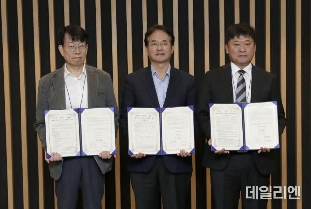 UAM·드론 시스템 및 공간정보 분야 업무협약식(왼쪽부터 한진정보통신 변봉