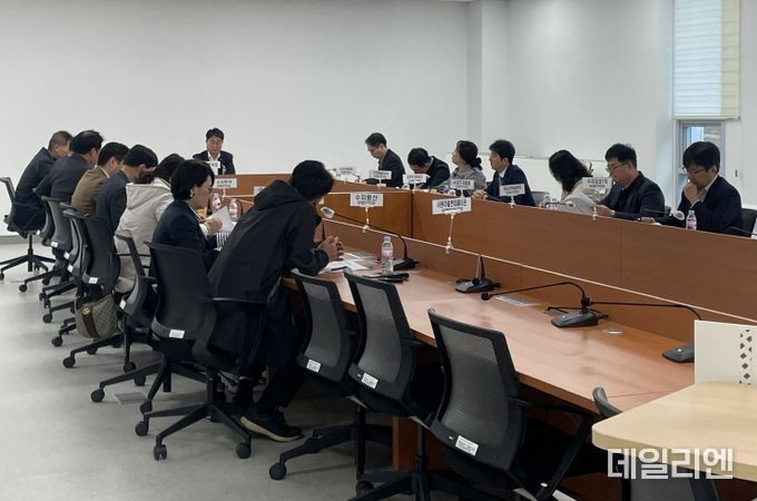 용인특례시가 지역 내 13곳 리모델링주택조합장들과 소통 간담회를 열었다