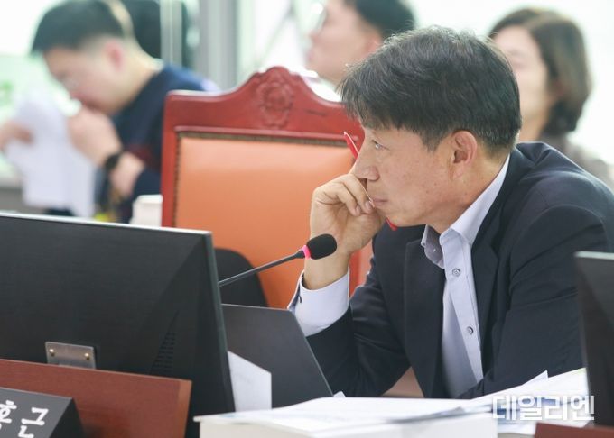경기도의회 건설교통위원회 이홍근 의원(더민주, 화성1)