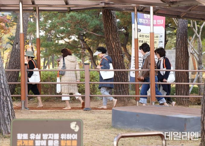 의왕시, 도심 속 힐링 공간‘포일어울림공원 맨발걷기길’개장