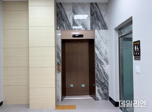 용인특례시가 주면 편의를 위해 새로 설치한 동부동 행정복지센터 승강기