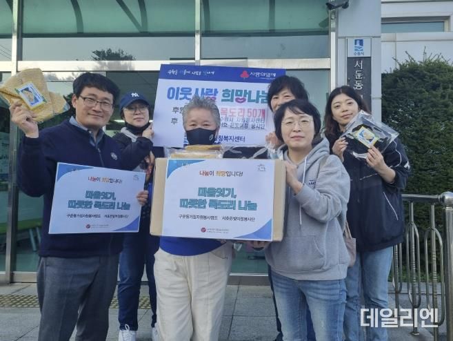 수원시 자원봉사센터 서호 은빛여정 봉사단, 서둔동에 직접 짠 목도리 기부