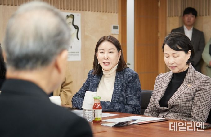 의원연구단체 「용인, 역사종교문화여행의 시작」 김희영 대표가 발언하고 있다.