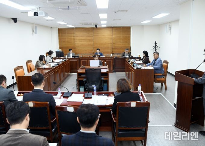 문화복지위원회 문화교육국 행정사무감사 전경