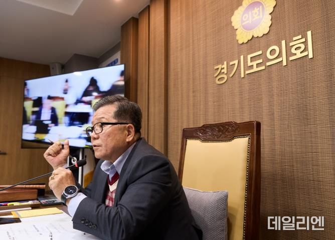 경기도의회 허원 위원장, 2024년도 종합행정사무감사 마무리...소통과 협력 강조