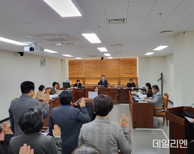 문화복지위원회 복지국 행정사무감사 선서모습