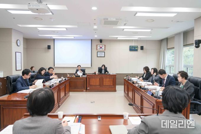 용인특례시의회 경제환경위원회, 행정사무감사 1일차