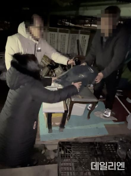 성남시 여수고가교 시청 방면 쪽에서 노숙인과 거리 상담 중