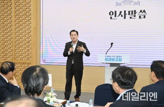 이재준 수원시장이 인사말을 하고 있다.