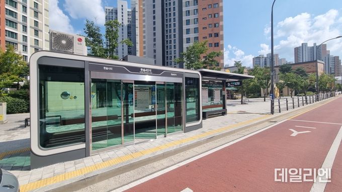 용인특례시가 한숲4단지 버스정류장을 스마트 환승정류장으로 설치했다