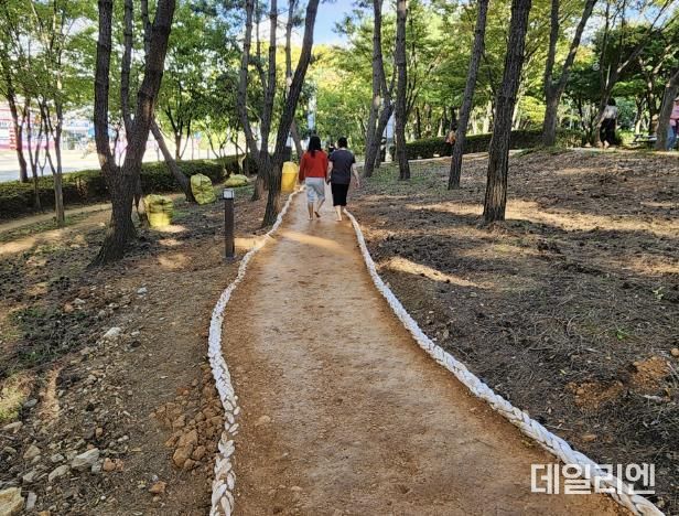 안산시, 맨발걷기 산책로 32개소 내년 추가 조성… 道 특별조정교부금 20억 확보