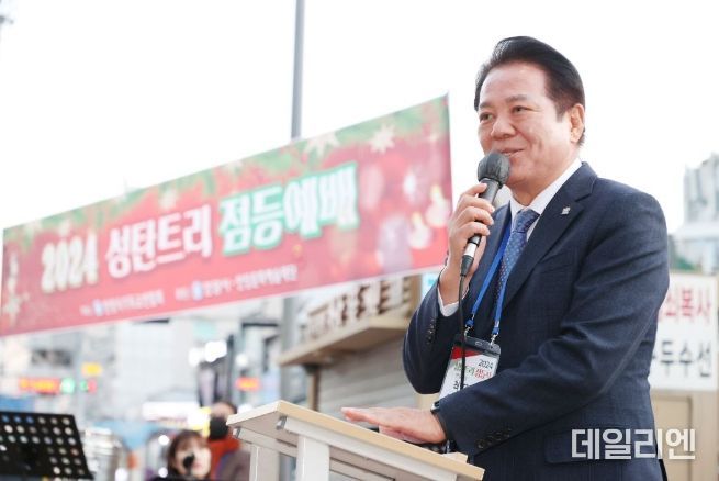 성탄트리 점등식 참석한 최대호 안양시장