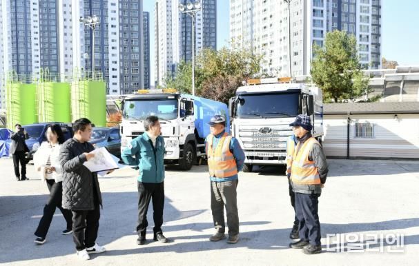 수원시 영통구 박사승 구청장, 겨울철 대비 전진기지 방문하여 제설 준비