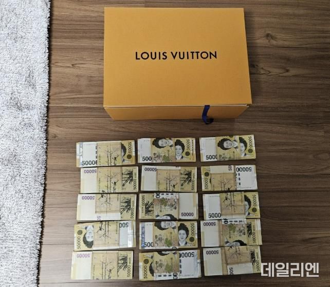 용인특례시는 현장 징수 활동을 통해 한 고액 상습체납자의 가택에서 현금 다발을 발견해 징수했다
