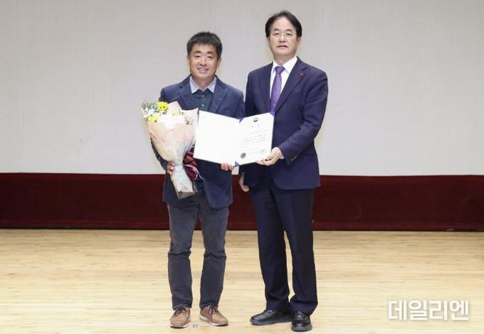 ‘2024년 전국 최고품질 농산물 생산단지 선정 경진대회’ 최우수상 수상 기념 기념촬영