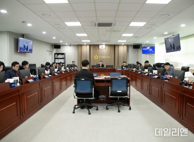경기도의회 경기도교육청예산결산특별위원회 2일차 교육행정위원회 소관 부서 예산 심사 실시