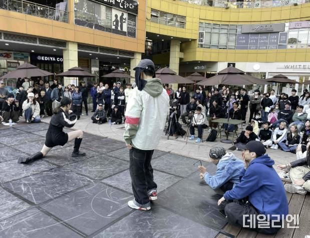 지난해 리모델링을 마치고 올해 본격적으로 공연이 진행 중인 웨스턴돔 내 무대 공연 모습